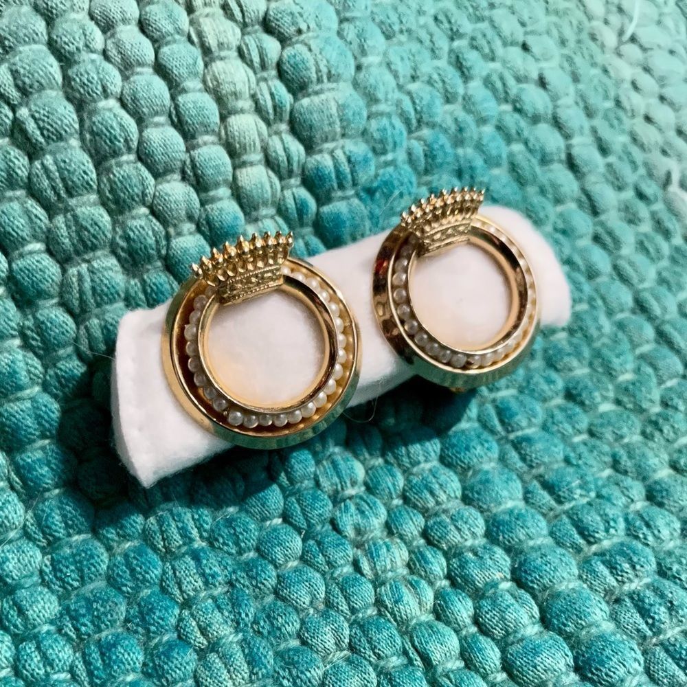 💰Clip on earrings gold circle w Pearls & 👑 top